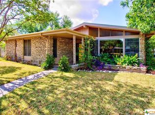 402 Zephyr Dr, Windcrest, TX 78239