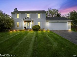 60362 Lamplighter Dr, New Hudson, MI