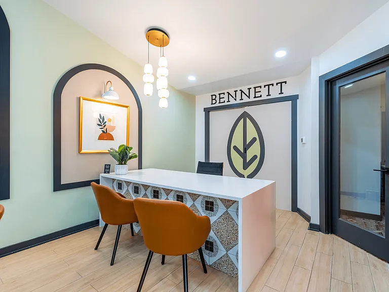 Bennett — Photo 11