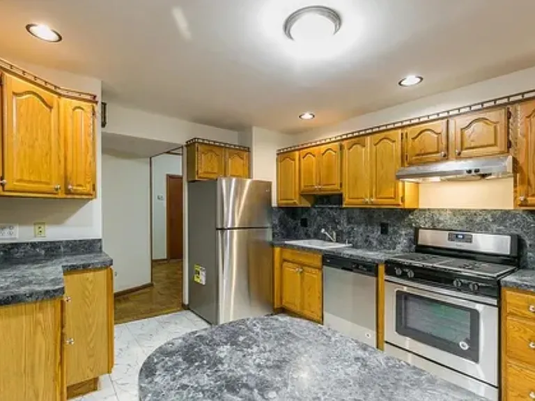 81 E 24th St #1-R — Photo 7