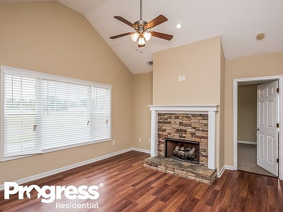 3rd image of 14 Stratford Ln