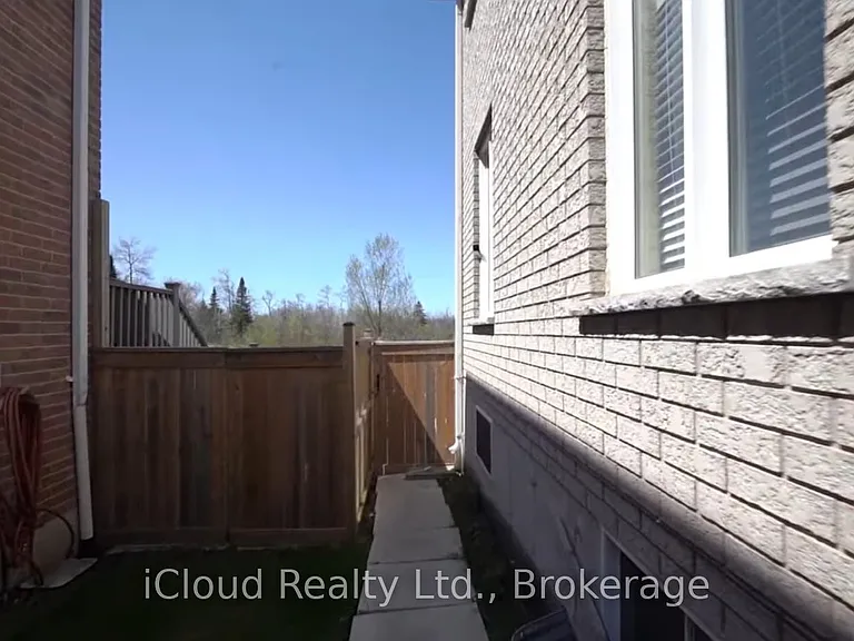 72 Graihawk Dr — Photo 2