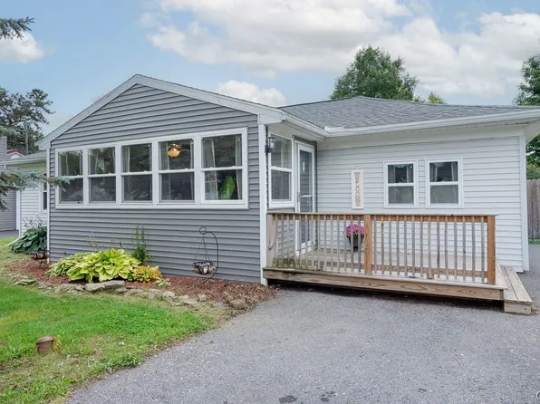 219 Camillus Dr, Camillus, NY 13031