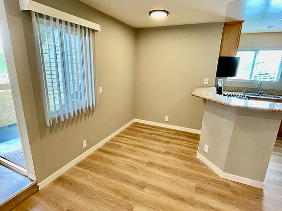 4th image of 515 W Lexington Dr APT 1