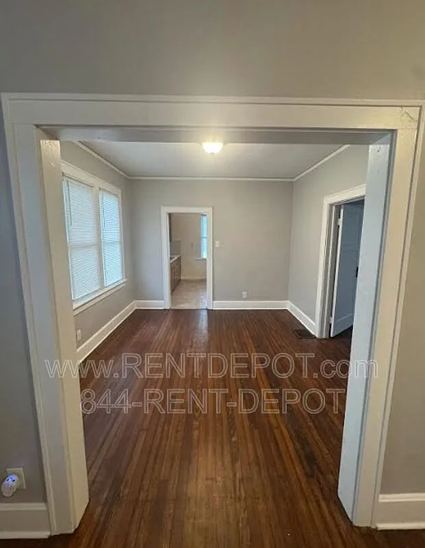 2 bed, 1.0 bath, 864 sqft, $995 — Photo 3