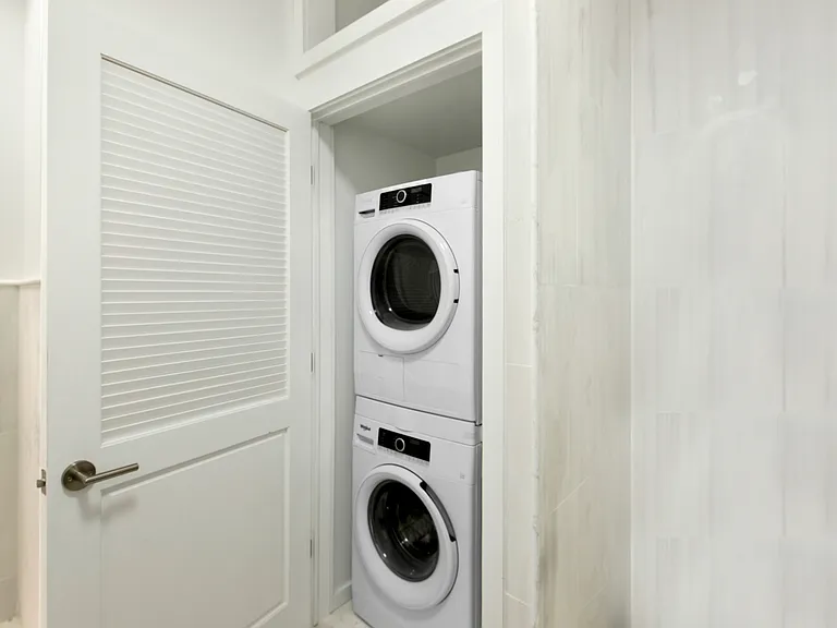 25 E 7th St #10 — Photo 5