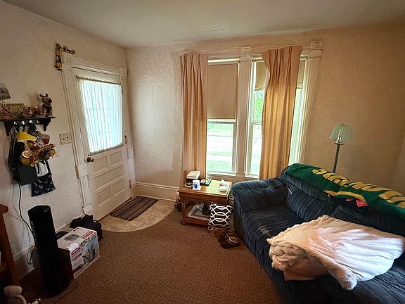 3rd image of 84 Pearl St