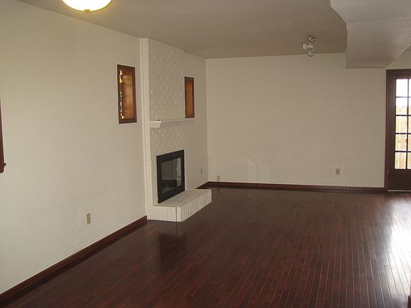 4th image of 2143 Pine St APT 2