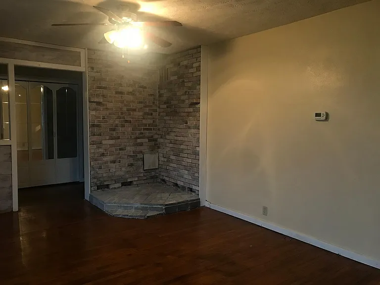 101 W 2nd St — Photo 3