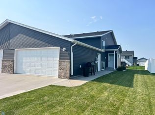 3306 Maple Leaf Loop S, Fargo, ND 58104