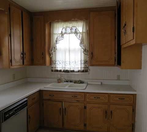 4th image of 711 Jackson Ave S