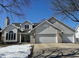 1917 S Carriage Ln, Appleton, WI 54914