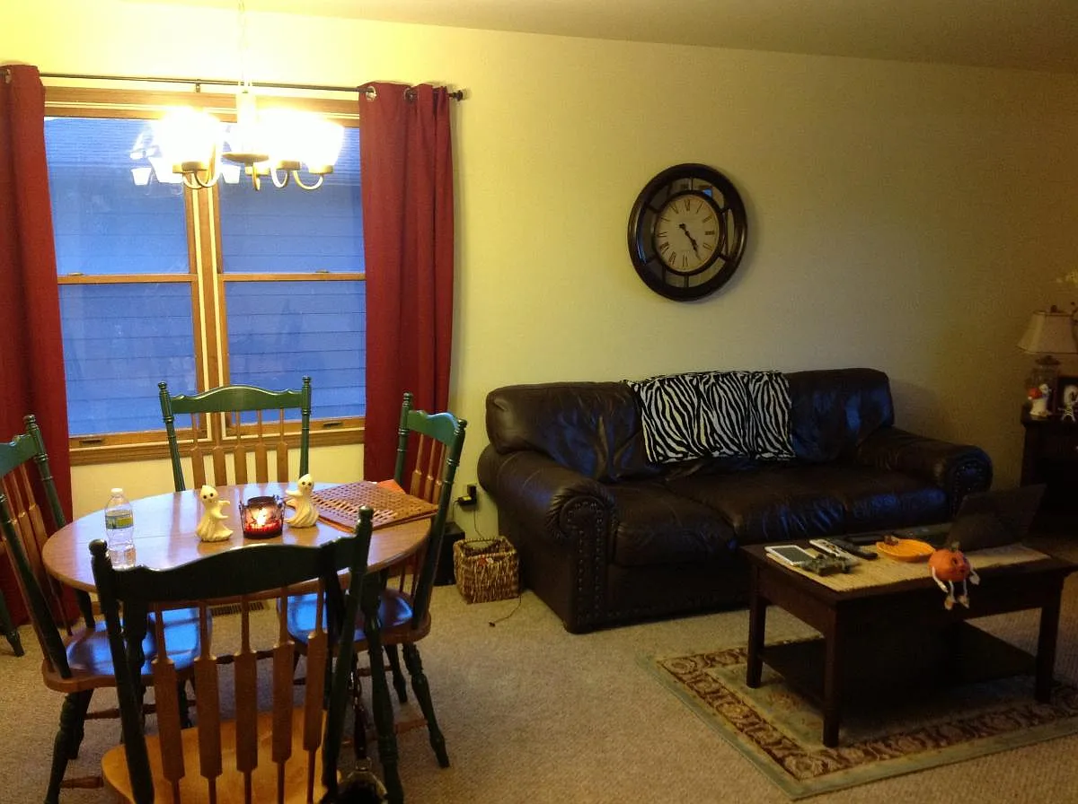 2 bed, 1000 sqft, $1,400 — Photo 2