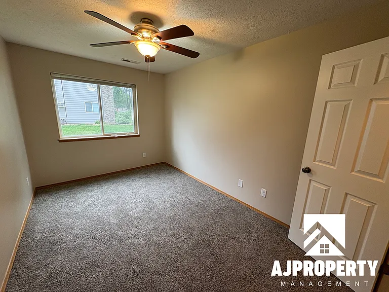 925 S Newcomb Ave #13 — Photo 11