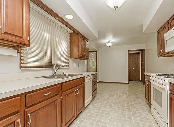 5th image of 1681 N Belmont Ct #1681