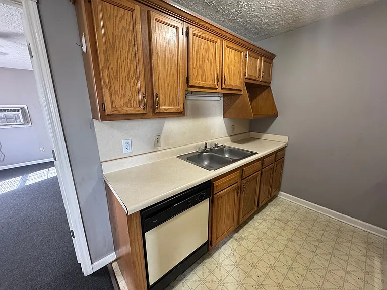 River Valley Apartments — Photo 9