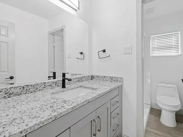 502 Melrose Dr — Photo 8