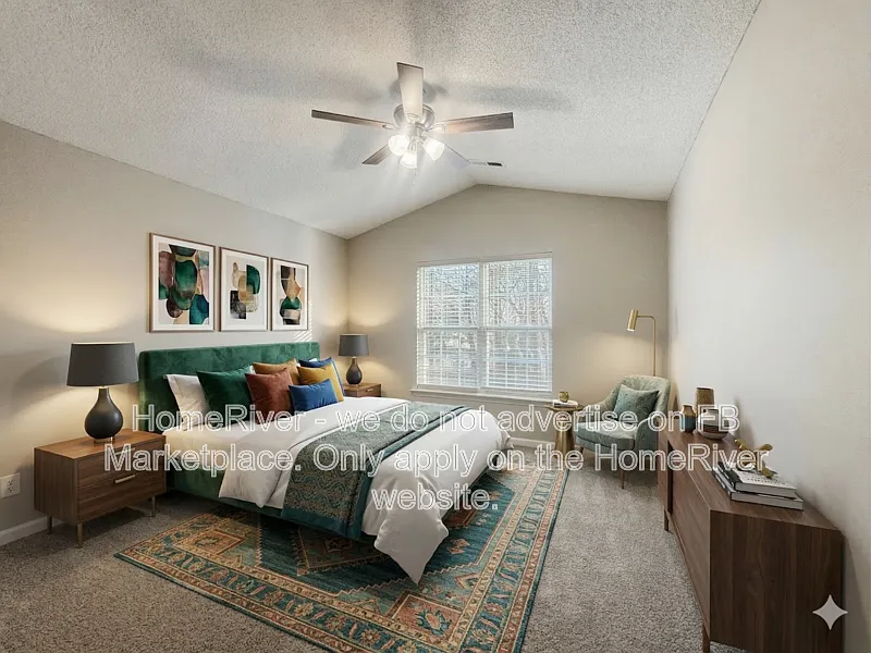 3 bed, 2.0 bath, 1240 sqft, $1,755 — Photo 4