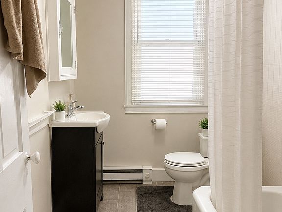 4th image of 214-216 E King St #216-1R