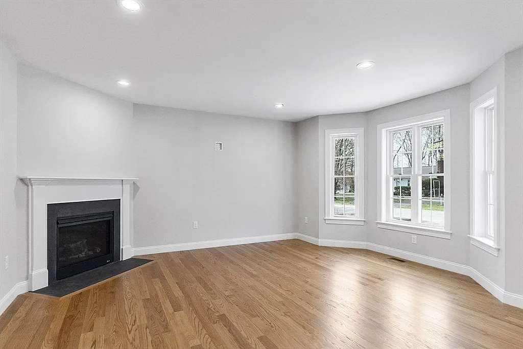 4 bed, 2.0 bath, 1800 sqft, $3,150 — Photo 4