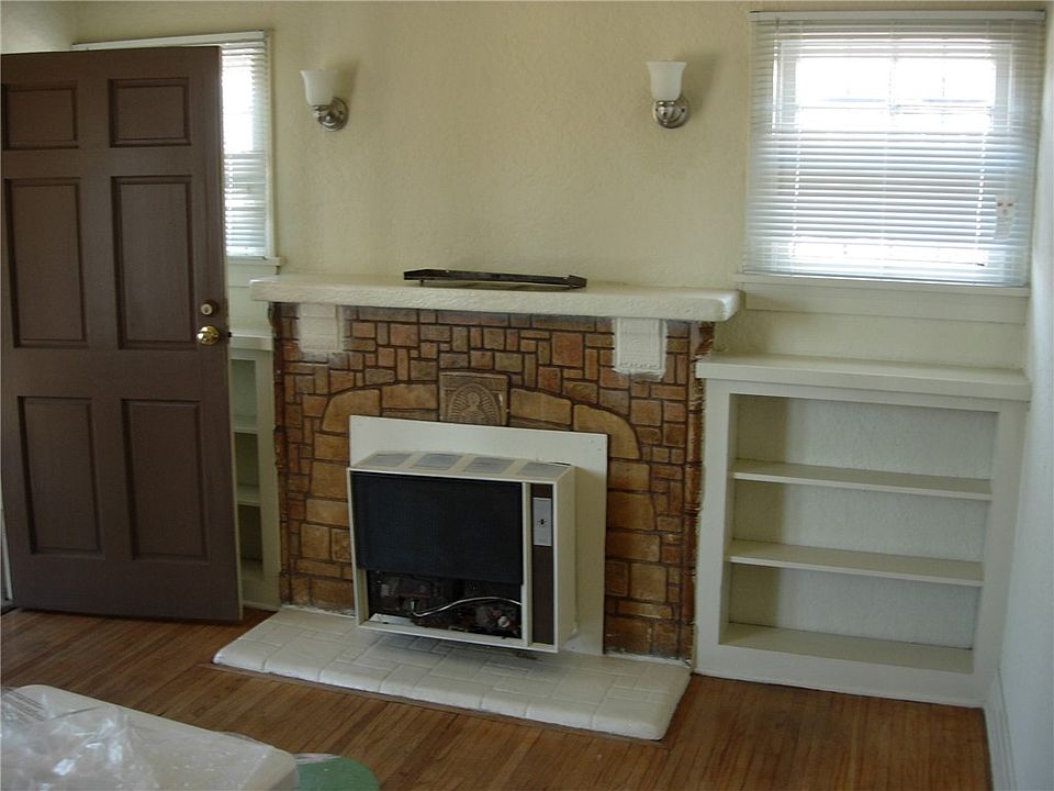 1st image of 1033 W 60th Pl
