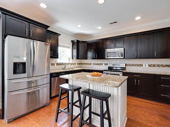 5th image of 1012 Lynnstone Dr