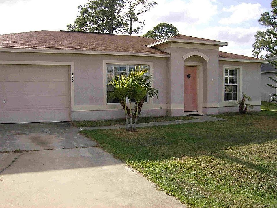 774 NW Aachen Avenue