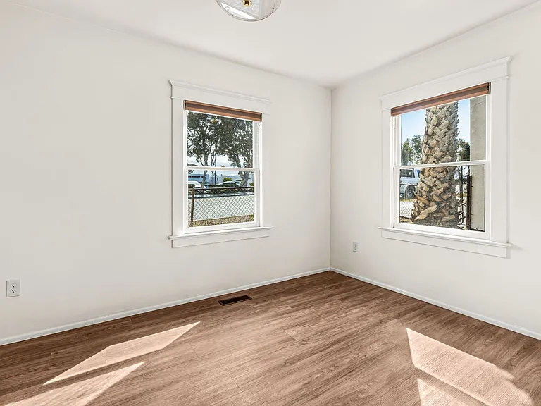 915 Civic Center Dr — Photo 17