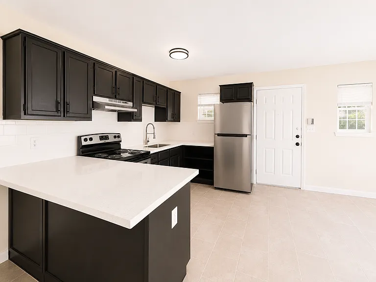 1804 Oasis Ave — Photo 1