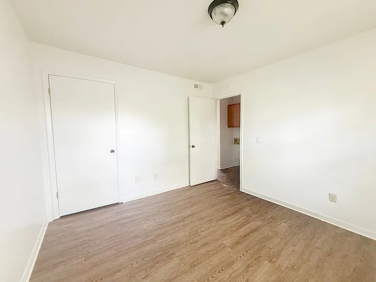 1911 N Dixie Ave — Photo 17