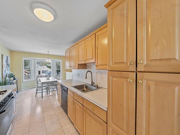 4th image of 65 Maple St #B