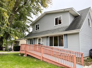 2009 Queens Dr, Bettendorf, IA