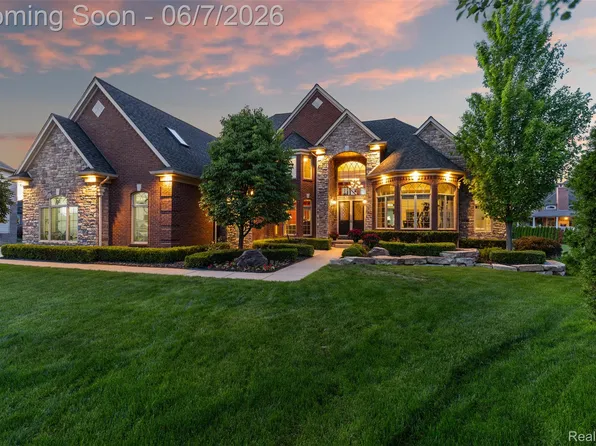 56074 Lario Ct, Macomb, MI 48042