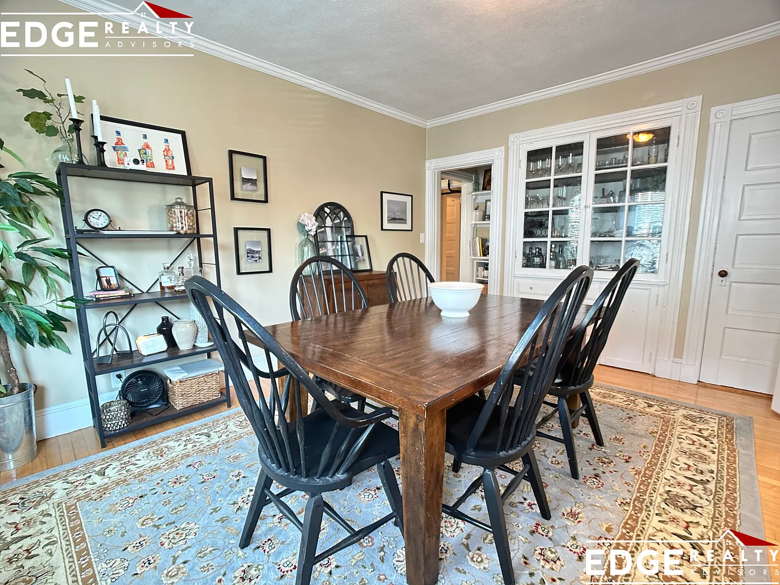 2 bed, 1.0 bath, $2,800 — Photo 3