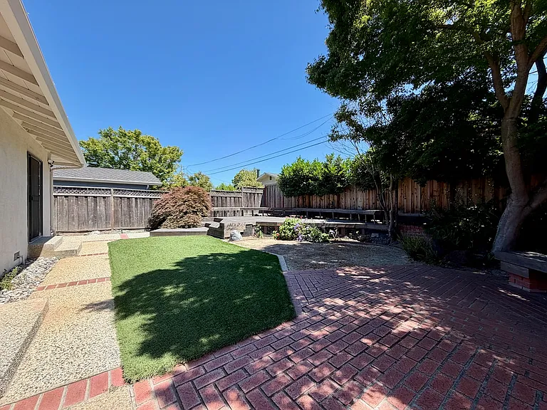 832 Cathedral Dr — Photo 14