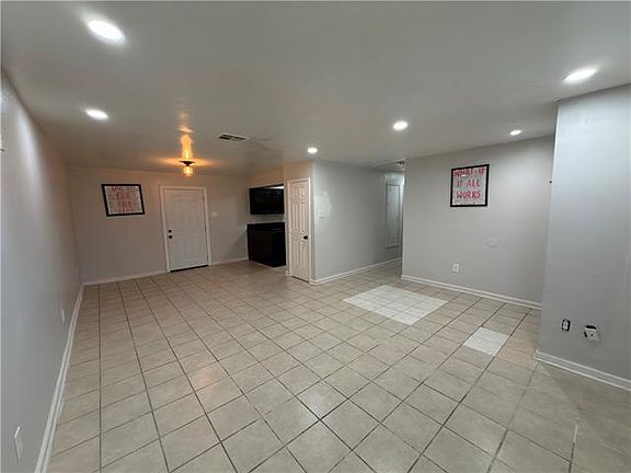 5th image of 7042 Yorktown Dr