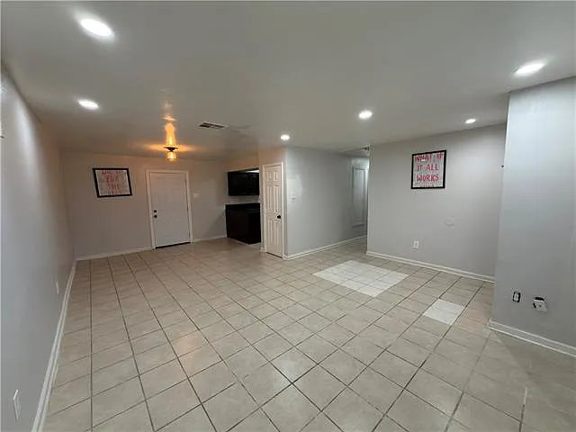 7042 Yorktown Dr — Photo 5
