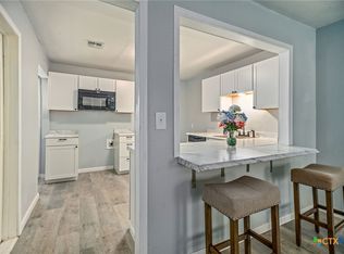 1610 E Rosebud Ave, Victoria, TX 77901