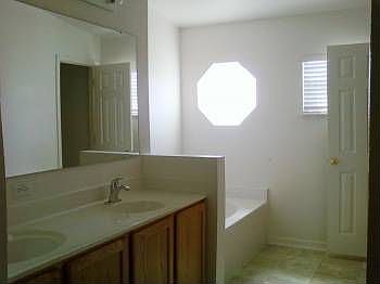 5th image of 329 Thomasdale Ave