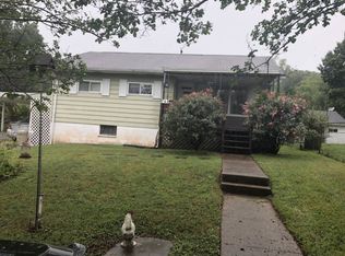 748 W Outer Dr, Oak Ridge, TN 37830