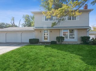 8726 Summit Dr, Clive, IA 50325