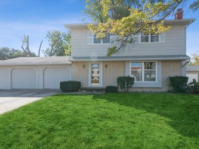 8726 Summit Dr, Clive, IA, 50325
