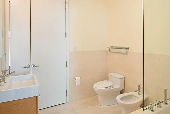 Sold by RealtyTopia | media 19