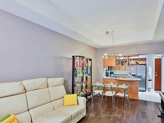 4th image of 330 Princess Royal Dr #108