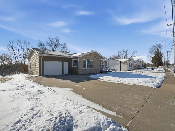 1610 Kane St, Dubuque, IA 52001
