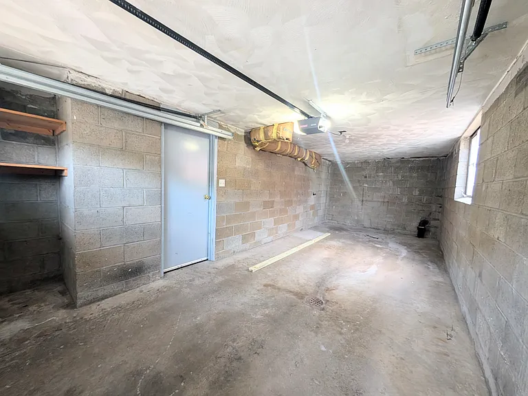 1131 Pemberton St — Photo 12