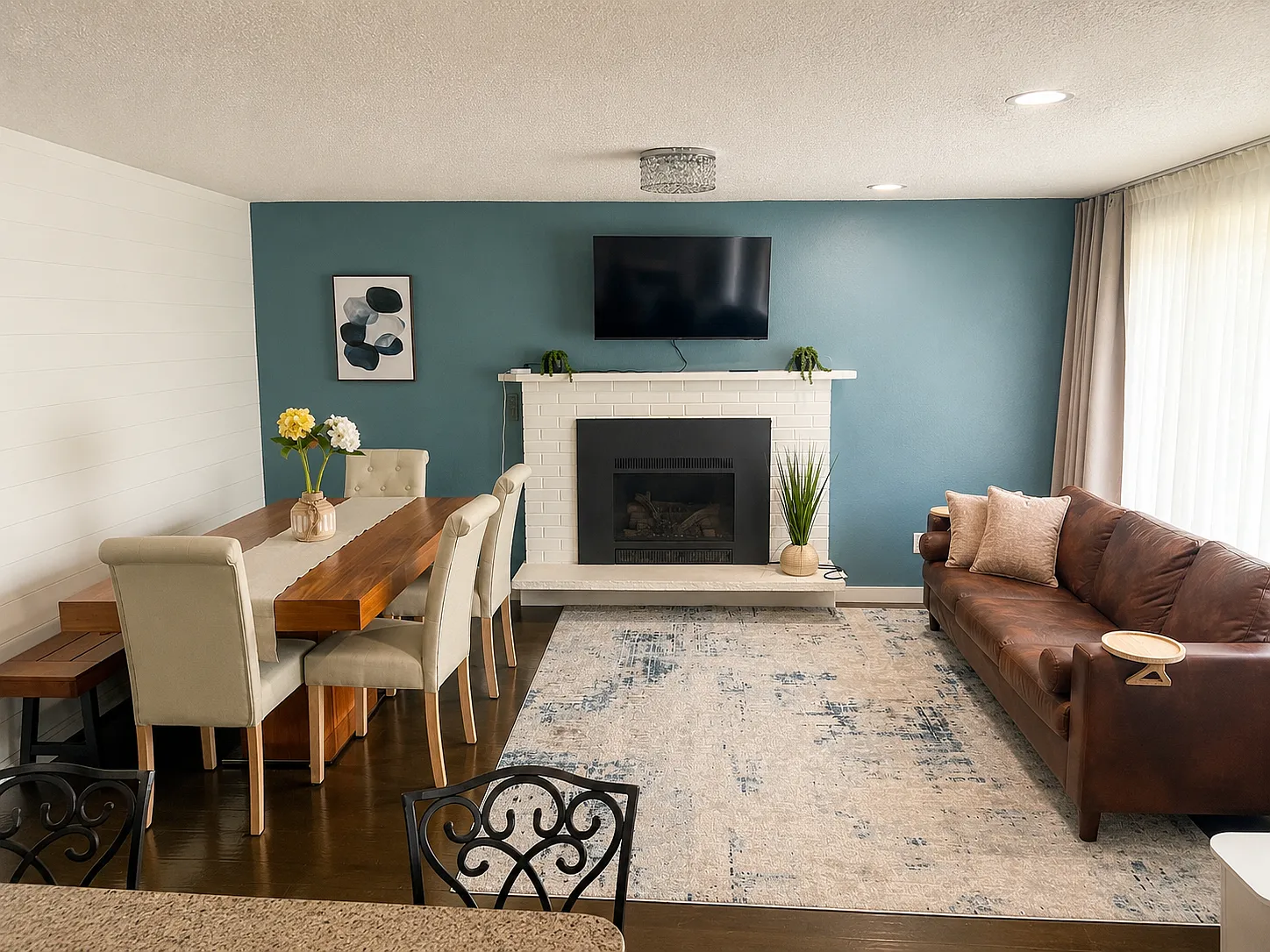 4 bed, 2332 sqft, $5,500 — Photo 2