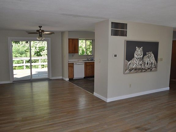 2nd image of 816 Murray Hill Dr