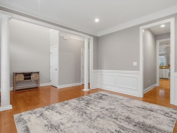 4th image of 20 Dillworth Ct