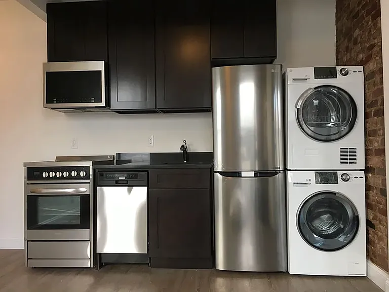 211 Avenue A #17 — Photo 3